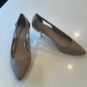 Donald Pilner women’s shoes size 8, one small dot on left side see picture.