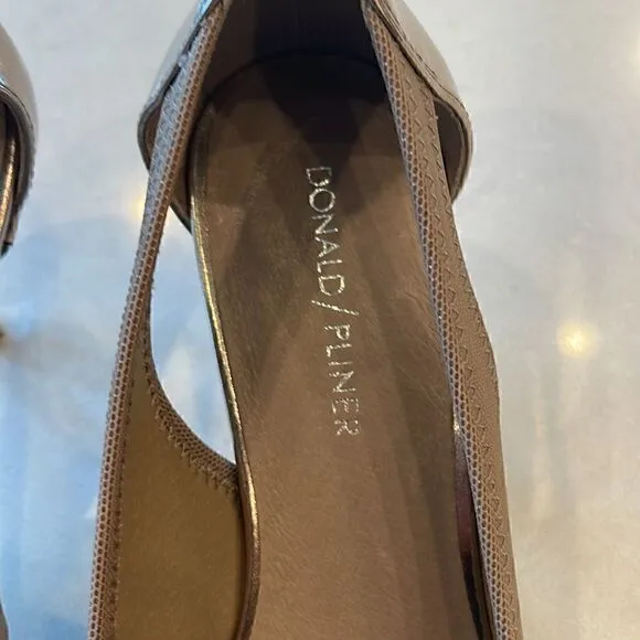 Donald Pilner women’s shoes size 8, one small dot on left side see picture.