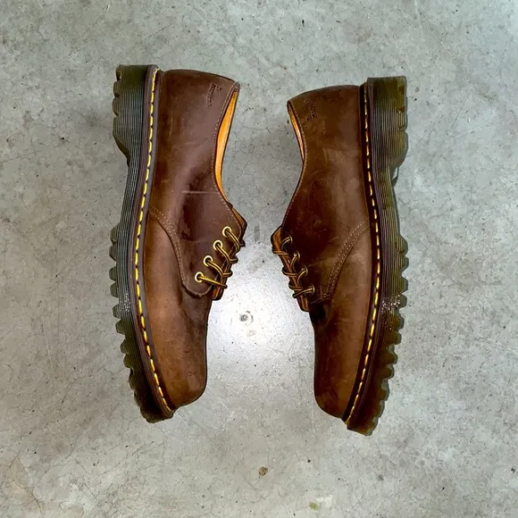 Dr. Martens 1561 men’s shoes