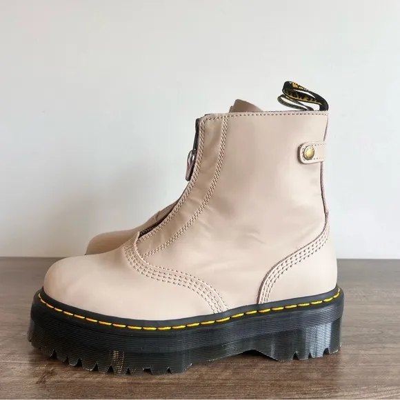 DR. MARTENS Jetta Unisex Boot Size 8 or 9 #242635