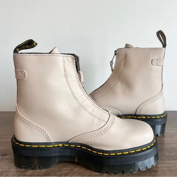 DR. MARTENS Jetta Unisex Boot Size 8 or 9 #242635