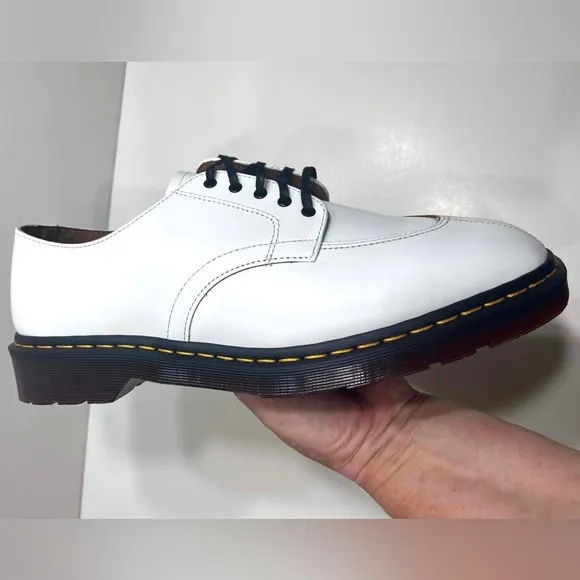 Dr. Martens Men’s 2046 Vintage Leather Oxford Shoes
