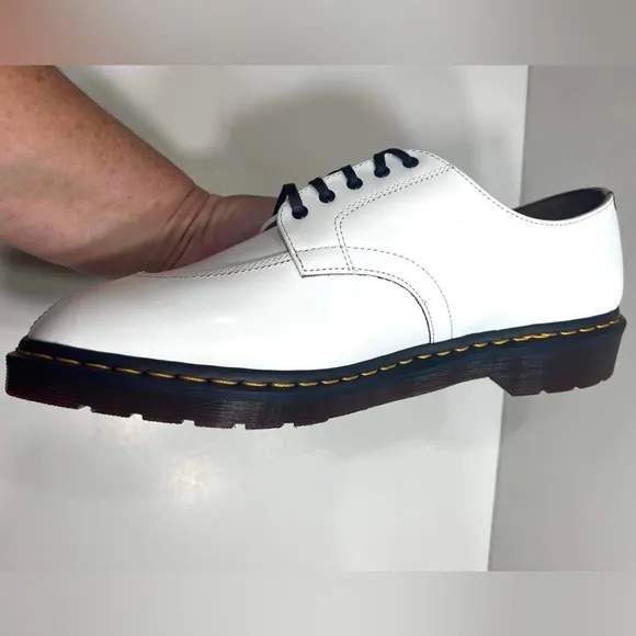 Dr. Martens Men’s 2046 Vintage Leather Oxford Shoes