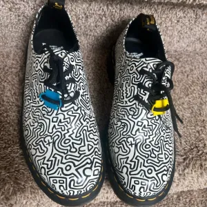 Dr. Martens Men’s Keith Haring x 1461 'Allover Black and White Patterned Shoes
