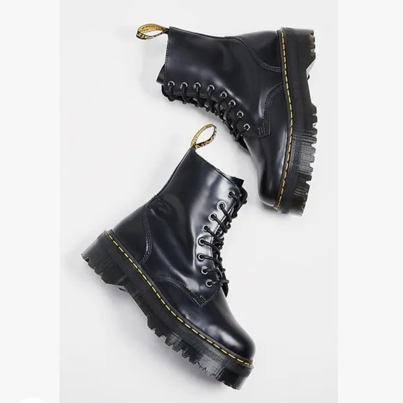 DR. MARTENS WOMEN’S AIR WAIR SHOES WITH BOUNCING SOULS BLACK - 7