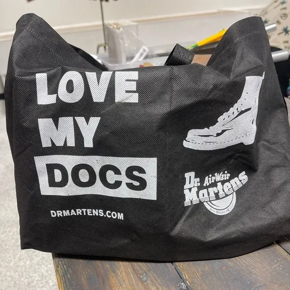 DR. MARTENS WOMEN’S AIR WAIR SHOES WITH BOUNCING SOULS BLACK - 7