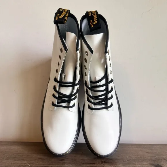 Dr. Martens Zavala Unisex White Lace Up Boot Size 8 or 9 SKU#243046