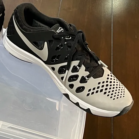 DS NIKE TRAIN SPEED 4 AMP NFL OAKLAND RAIDERS LAS VEGAS FIELD TRAINING MENS 7.5