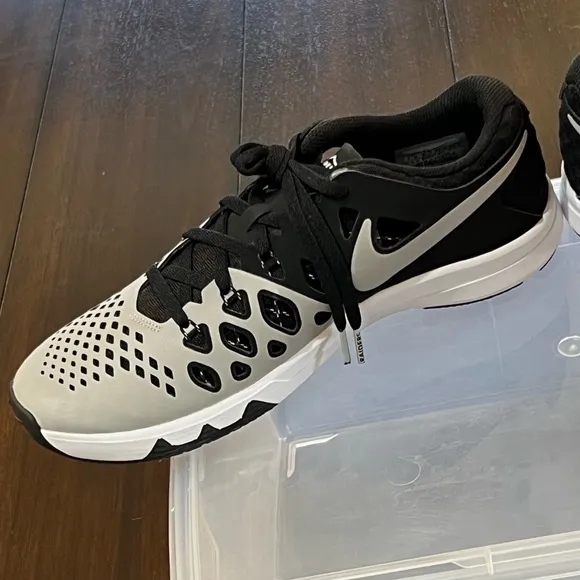DS NIKE TRAIN SPEED 4 AMP NFL OAKLAND RAIDERS LAS VEGAS FIELD TRAINING MENS 7.5