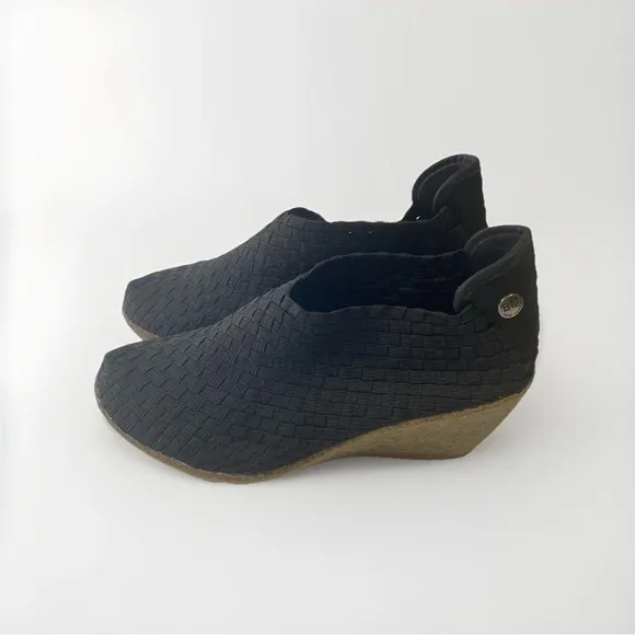 EUC Bernie Mev. Black Woven Sabrina Gem Pull On Ankle Wedge Bootie Siz 38 or 8