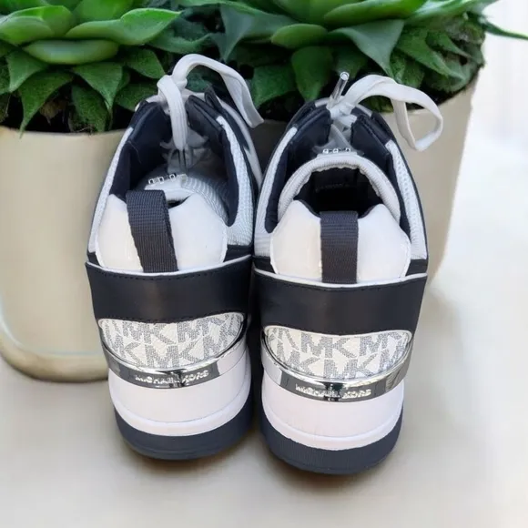 EUC Michael Kors Georgie Mixed-Media Trainer Size 7 Navy and White