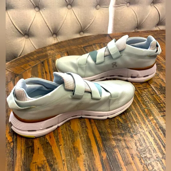 EUC On Cloudnova 2 Womens Green and WhiteRunning Shoes