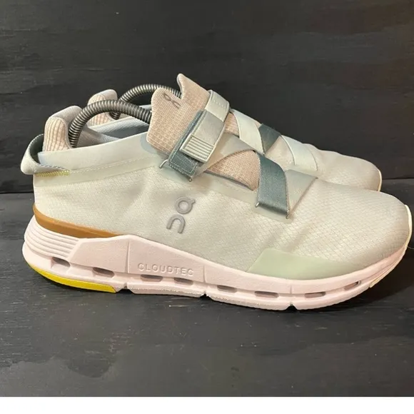 EUC On Cloudnova 2 Womens Green and WhiteRunning Shoes
