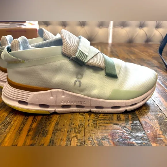 EUC On Cloudnova 2 Womens Green and WhiteRunning Shoes