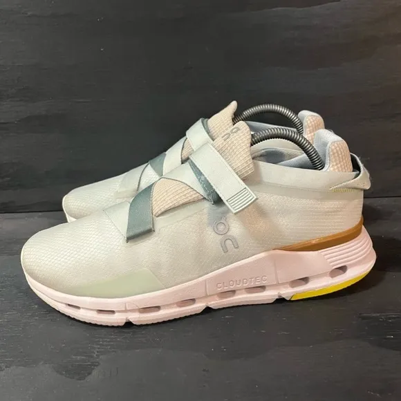 EUC On Cloudnova 2 Womens Green and WhiteRunning Shoes