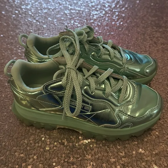 EUC Reebok Cardi Semi Pixel Mint Green Running Shoes Size 4.5 kids 6.5 women’s