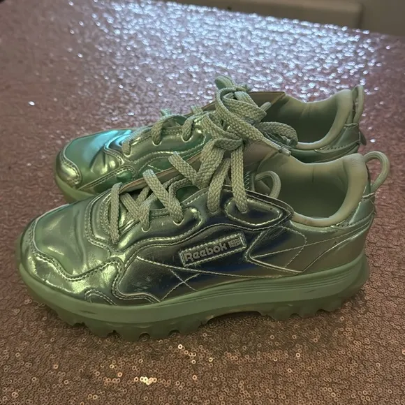 EUC Reebok Cardi Semi Pixel Mint Green Running Shoes Size 4.5 kids 6.5 women’s