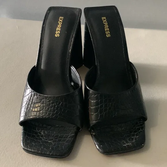 Express shoes Bundle‎ of 4 Women’s size 8