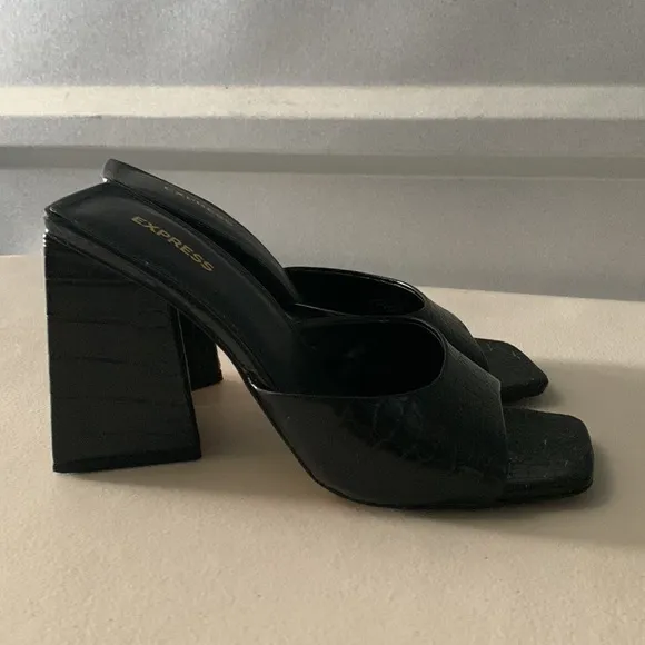 Express shoes Bundle‎ of 4 Women’s size 8