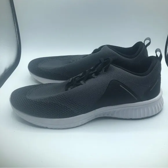 Fila men’s black, athletic gym shoes size13