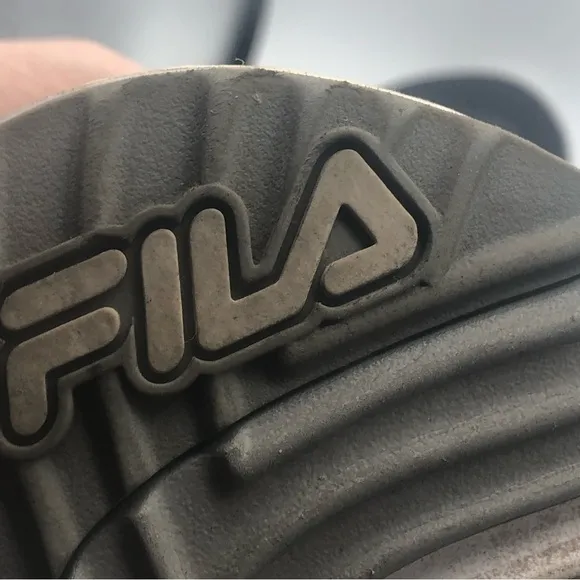 Fila men’s black, athletic gym shoes size13