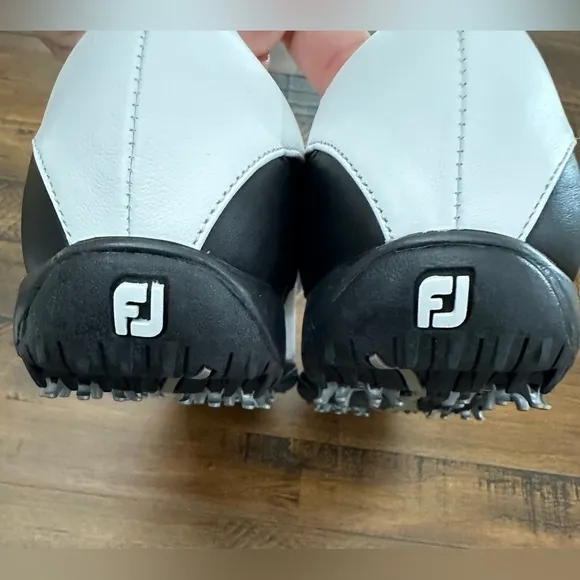 FootJoy Women’s NEW Golf Spikes Shoes SIZE 9 White and Black
