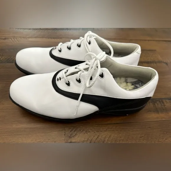FootJoy Women’s NEW Golf Spikes Shoes SIZE 9 White and Black