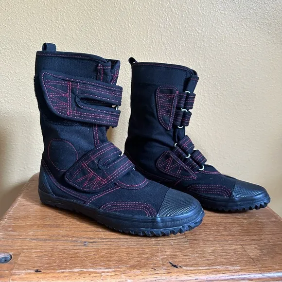 Fugu Japan Sa-Me Black and Red Shoes