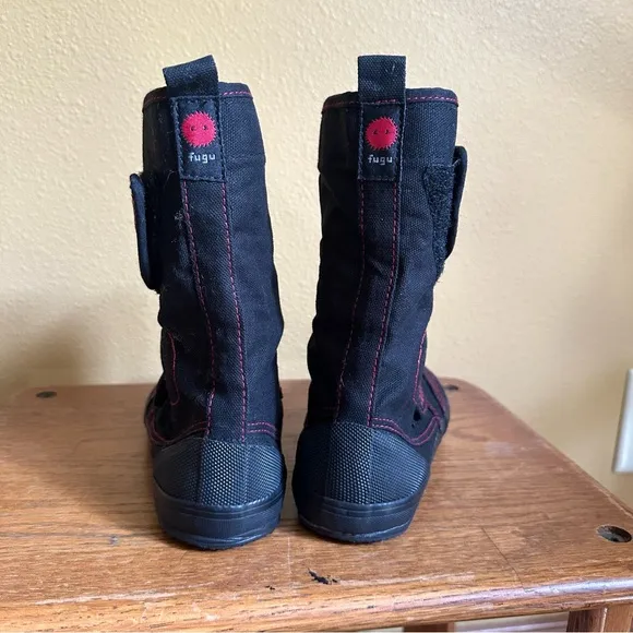 Fugu Japan Sa-Me Black and Red Shoes