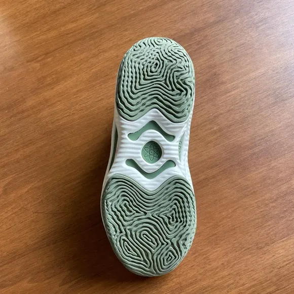 Girls/Womens basketball shoes (cosmic unity 3) (phantom bright cactus)