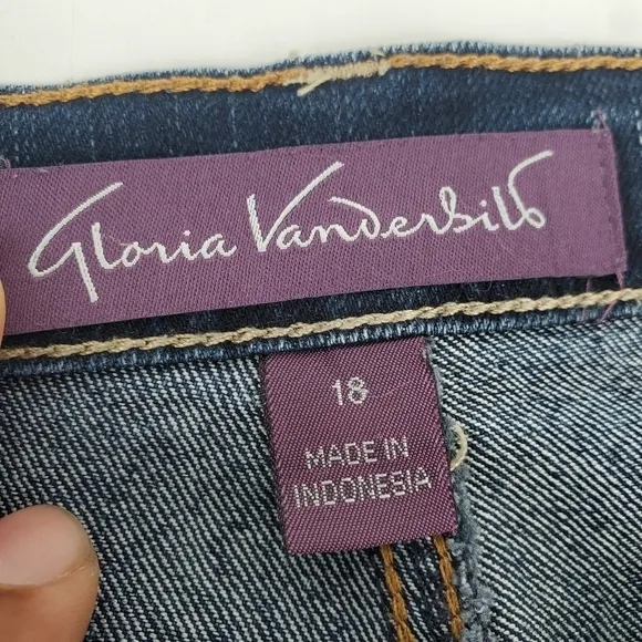 Gloria Vanderbilt Women’s Amanda Jeans Size Missy 18 Dark Blue
