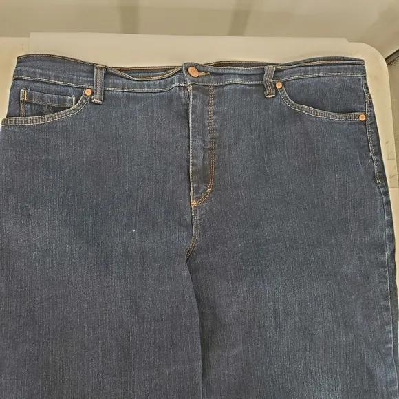 Gloria Vanderbilt Women’s Amanda Jeans Size Missy 18 Dark Blue