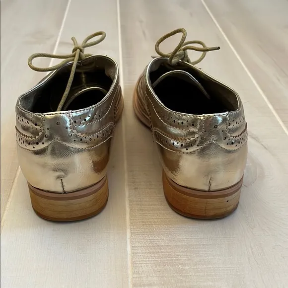 Gold Lace Up Oxford size 10