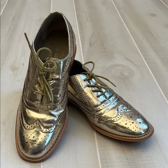 Gold Lace Up Oxford size 10