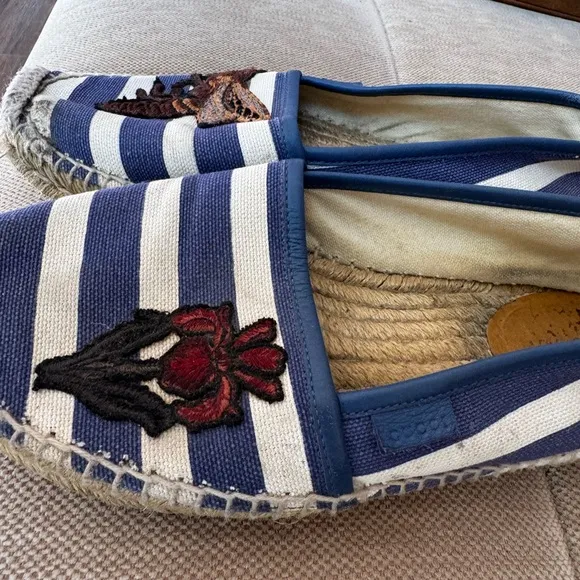 GUCCI Striped Espadrilles with Embroidered Bee and Flower