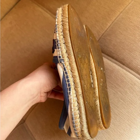 GUCCI Striped Espadrilles with Embroidered Bee and Flower