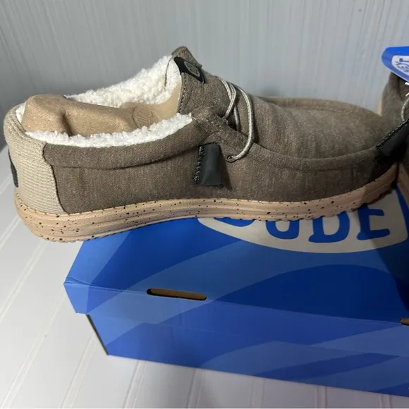 Hey Dude NWT Wally Warmth knit shoes men’s size 8 beige