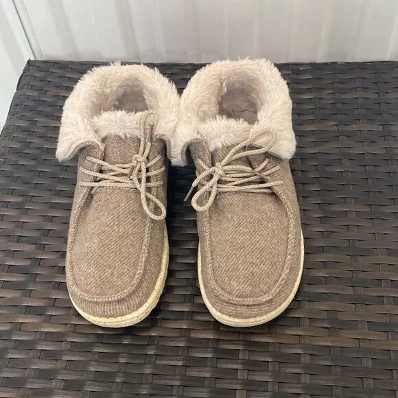Hey dude shoes  Britt women’s size 9 ￼