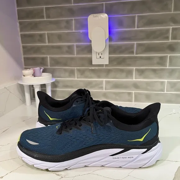 HOKA Clifton 8 Sneakers. Men’s Size 11.5D Color Green.