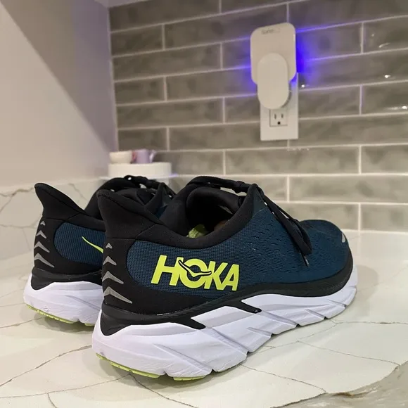 HOKA Clifton 8 Sneakers. Men’s Size 11.5D Color Green.