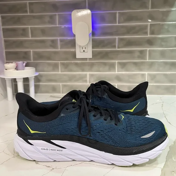 HOKA Clifton 8 Sneakers. Men’s Size 11.5D Color Green.