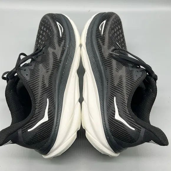 Hoka Clifton 9 women’s size 11