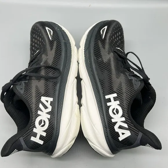Hoka Clifton 9 women’s size 11