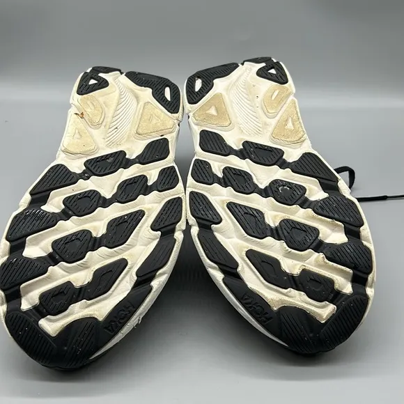 Hoka Clifton 9 women’s size 11