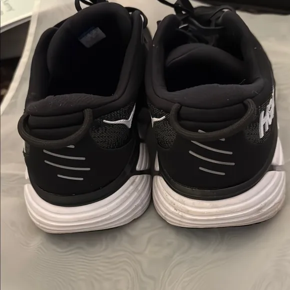 Hoka Gaviota 4 (2e Wide) Men's Black and  White Running Shoes