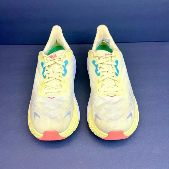 HOKA One One  Arahi 6 running shoes Women’s Size 11B ( 1123195 YPSC )