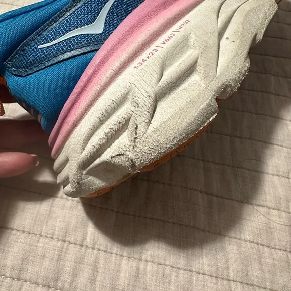 Hoka One One Bondi Women’s Running Shoes – Size 8 Wide