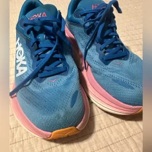 Hoka One One Bondi Women’s Running Shoes – Size 8 Wide