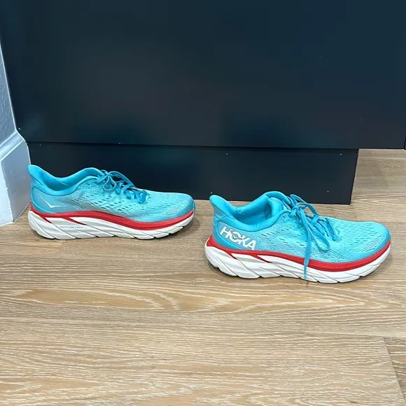 HOKA One One Clifton 8 women’s size 8.5
