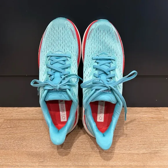 HOKA One One Clifton 8 women’s size 8.5